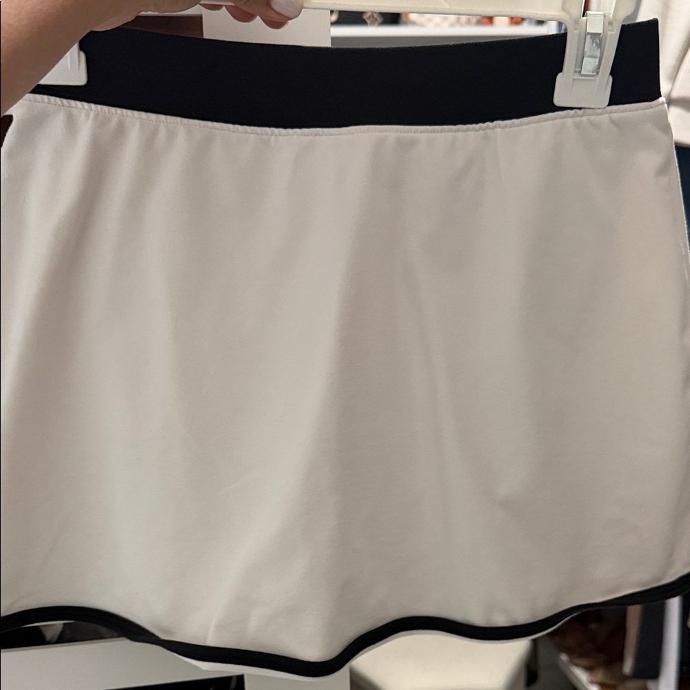 ALO Yoga White Mini Skort with Black Waistband and Trim - Picture 3 of 3